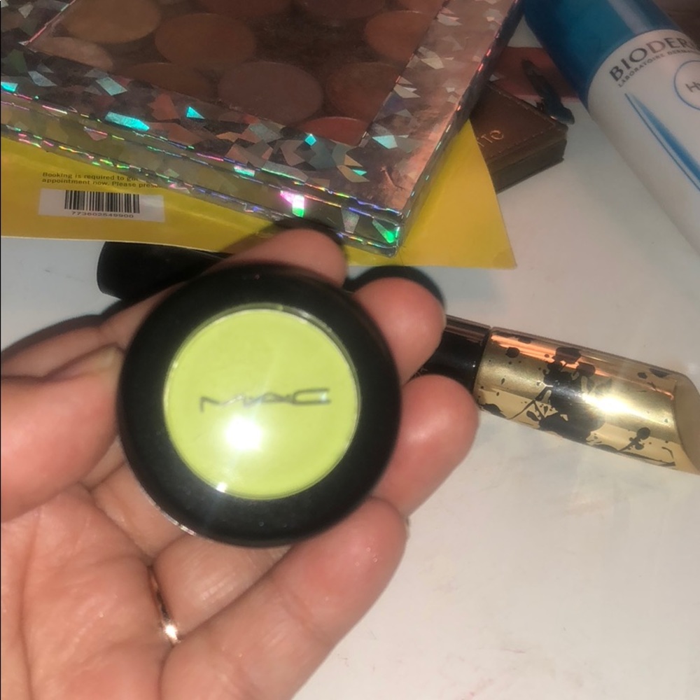 Mac single shadow in shock factor
